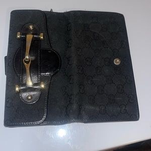 AUTHENTIC GUCCI LOGO WALLET